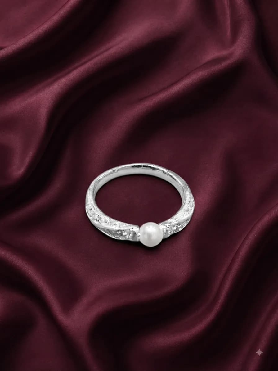 The Luminescent Crest Ring