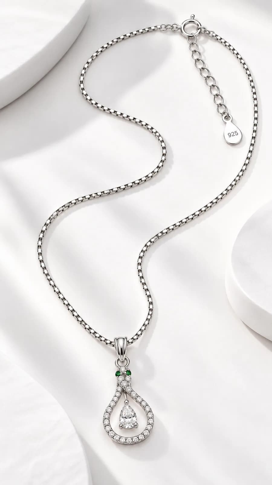 Silver Emerald Teardrop pandent chain