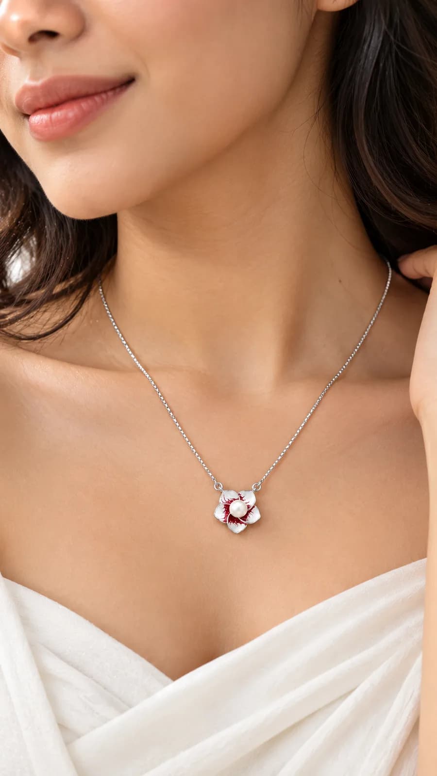 Silver Pearl Bloom pandent chain