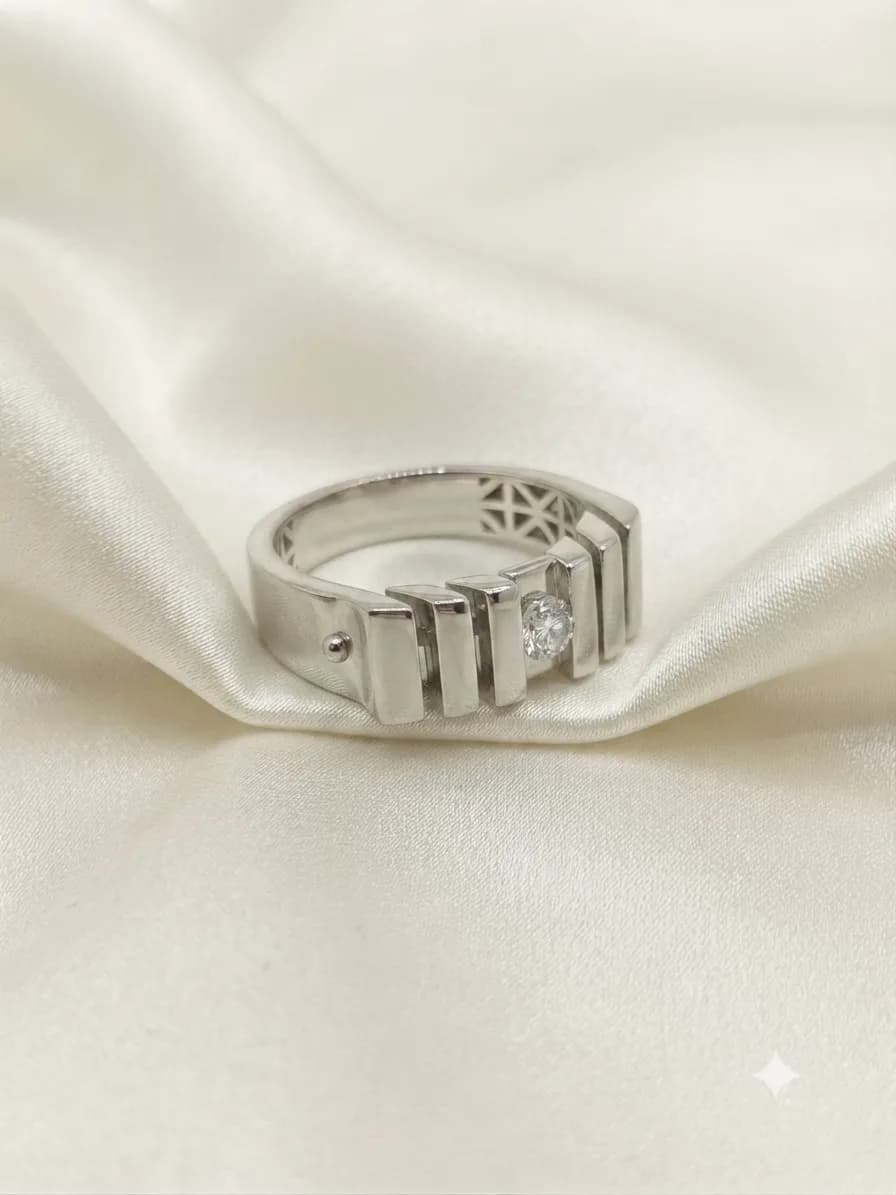 Bar-Setting Ring with Central Solitaire