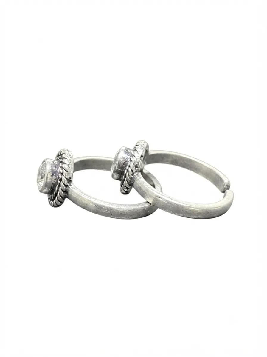 Elegant Round Halo Solitaire  Toe Ring