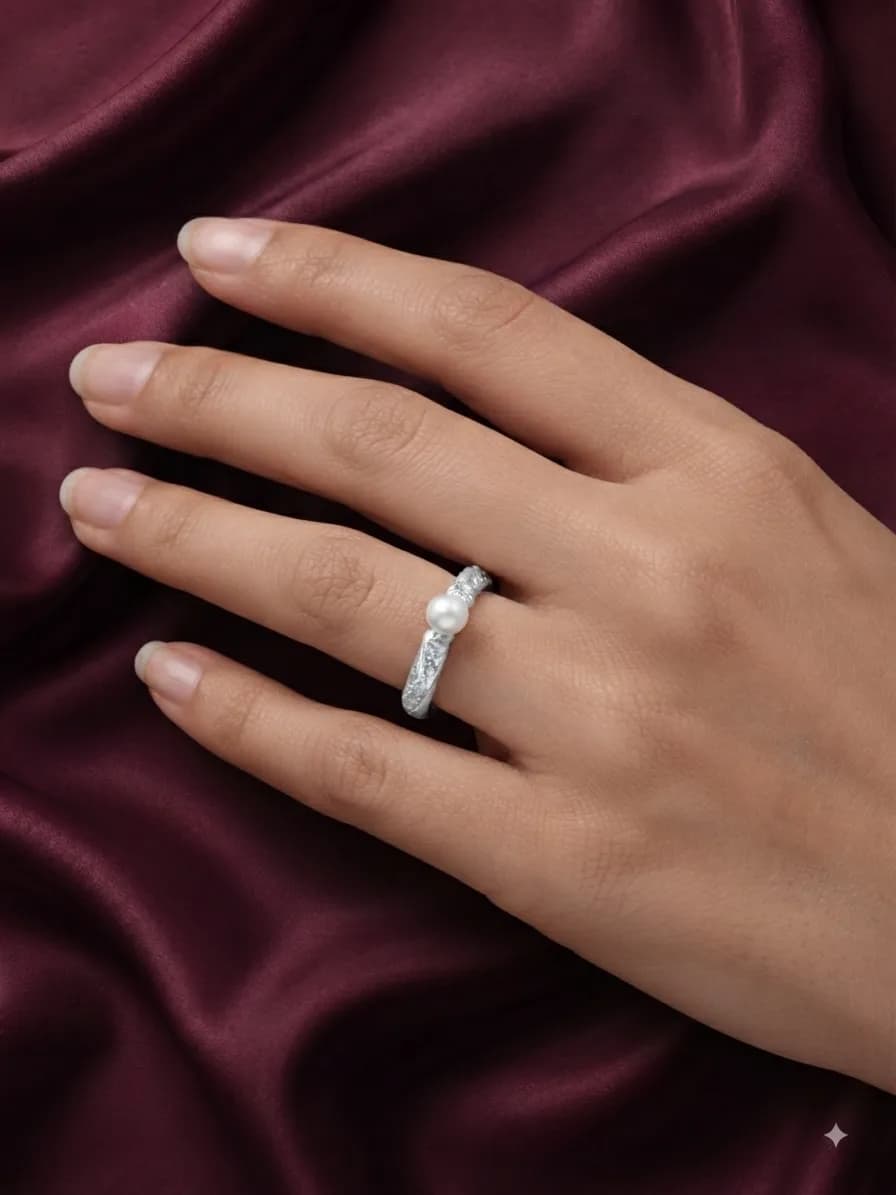 The Luminescent Crest Ring