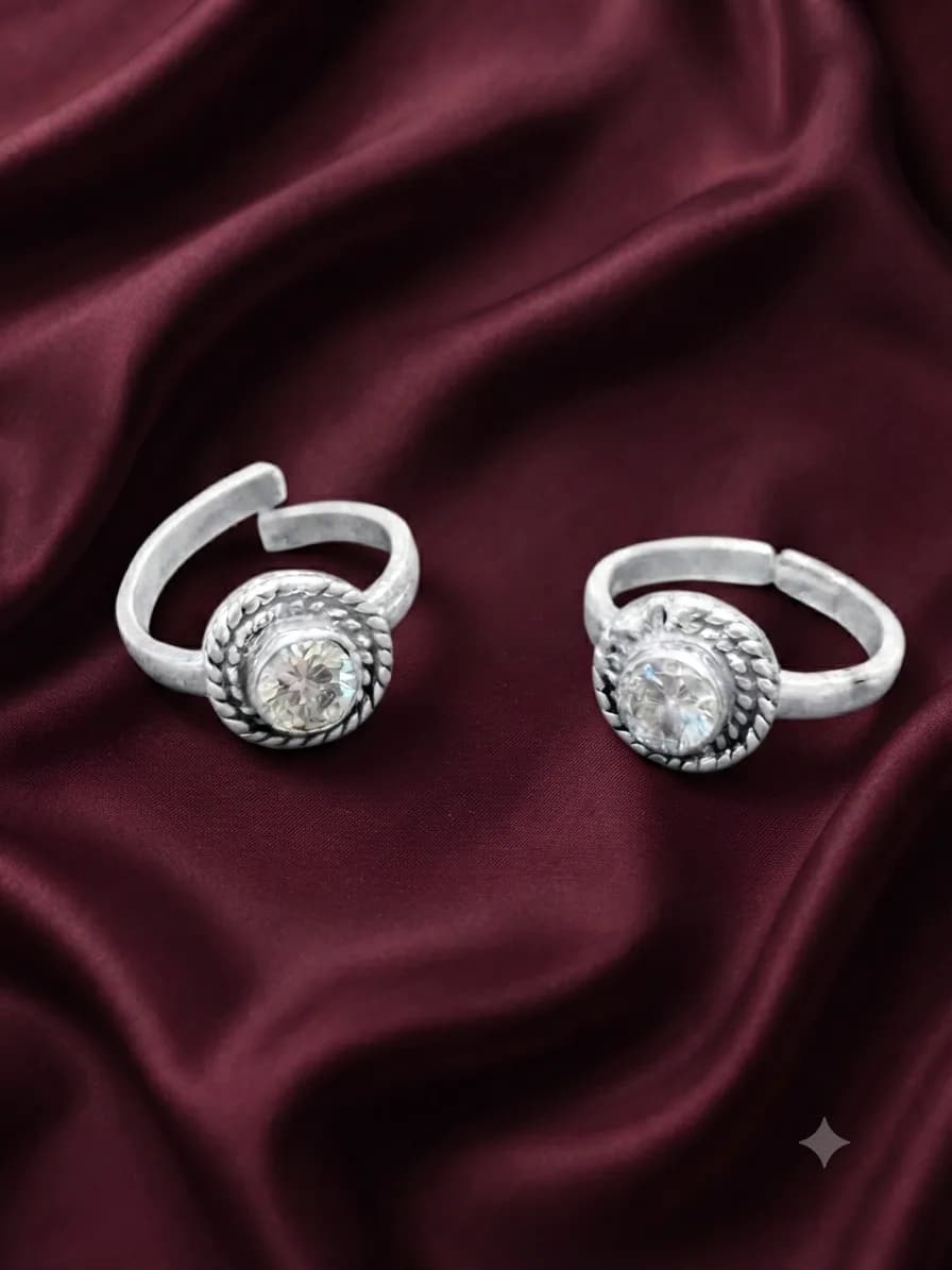 Elegant Round Halo Solitaire  Toe Ring